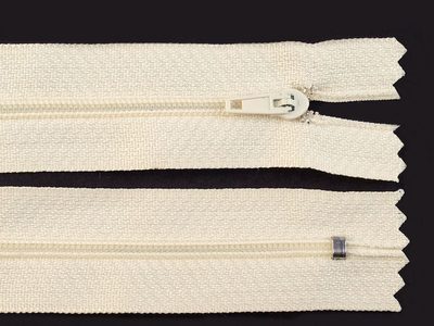 Spirálový Zip 3mm x 50cm - Šicí Nářadí{% if variant.name %} – 103 krémová nejsvět.{% endif %}