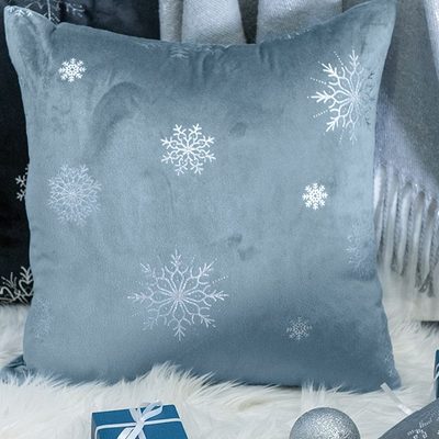 Vánoční povlak na polštářek Vločka - stříbrný 40x40 cm{% if product.brand.name %} – Olzatex{% endif %}