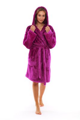 Krátký župan s kapucí Lilly extra one size fialový 33 20 4301{% if product.brand.name %} – Vestis{% endif %}