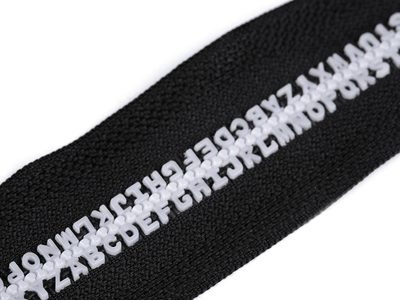 Kostěný zip šíře 5 mm délka 50 cm písmenka{% if product.brand.name %} – Stoklasa{% endif %}