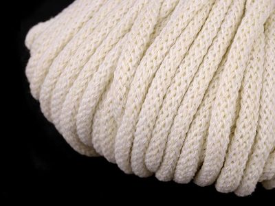 Šňůra / příze s duší Ø5 mm návin 50 metrů{% if variant.name %} – 2 /037 režná světlá{% endif %}