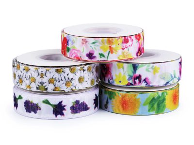 Stuha květy šíře 25 mm návin 22,5 m{% if product.brand.name %} – Galanterka{% endif %}