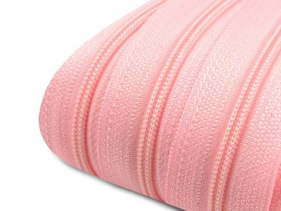 Zip spirálový 3 mm metráž pro jezdce typu POL 5 metrů{% if variant.name %} – 133 růžová světlá{% endif %}