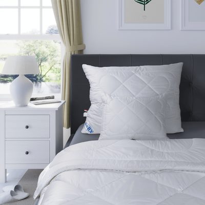Přikrývka z dutého vlákna Luxus plus celoroční{% if variant.name %} – 140x220cm{% endif %}