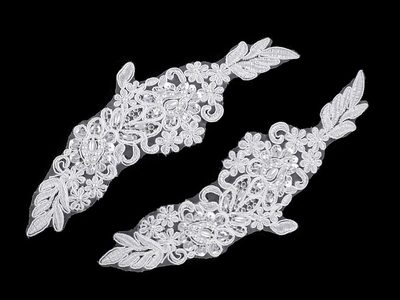 Monofilová aplikace / vsadka 6,8x19,5 cm s flitry a perlami (2kusy levá / pravá ){% if product.brand.name %} – Galanterka{% endif %}