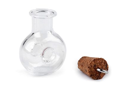 Skleněný přívěsek lahvička s korkem 20x28 mm{% if product.brand.name %} – Stoklasa{% endif %}