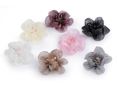 Květ s broušenými skleněnými korálky k našití a nalepení Ø6-7 cm{% if product.brand.name %} – Stoklasa{% endif %}