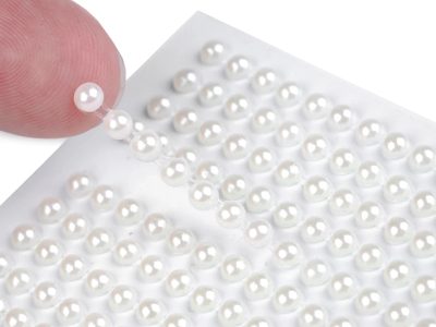 Samolepící perly na lepícím proužku Ø4 mm{% if product.brand.name %} – Stoklasa{% endif %}