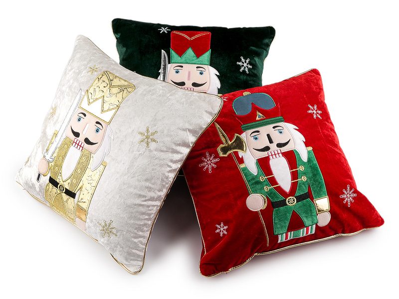 Vánoční sametový povlak na polštář louskáček 43x43 cm{% if zbozi.vyrobce.nazev %} – Stoklasa{% endif %} – Bexis.cz
