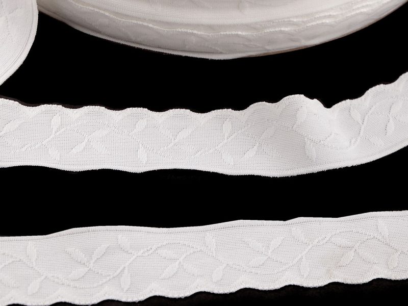 Prádlová jemná pruženka šíře 25 mm METRÁŽ