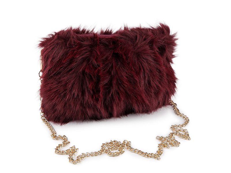 Kožešinová kabelka s kovovým řetízkem 24x19 cm