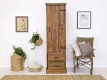 Masivní šatní skříň Rustyk 57 cm