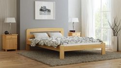 Masivní borovicová postel Sára 140 x 200 cm