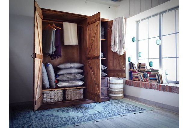 Masivní šatní skříň Rustyk 155 cm