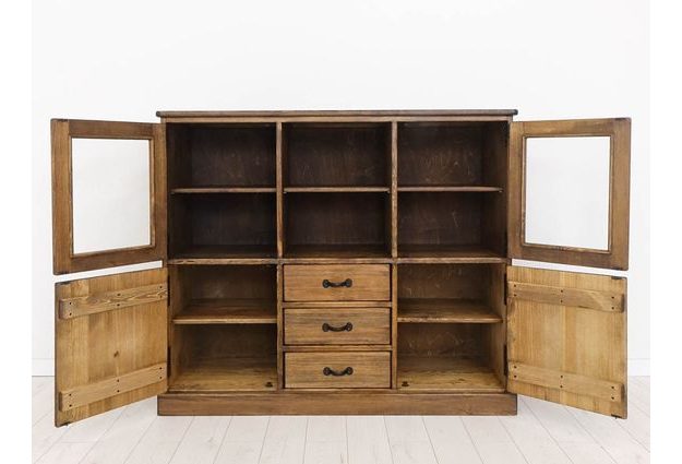 Masivní kredenc Rustyk