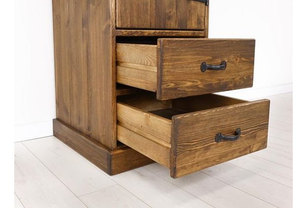 Masivní šatní skříň Rustyk 57 cm