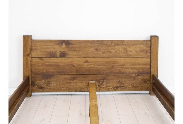 Posteľ Rustyk Ostrowit II 140 x 200 cm