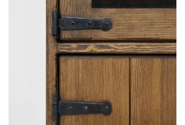 Masivní kredenc Rustyk