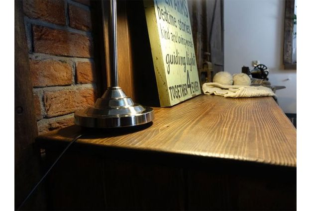 Horní plocha komody