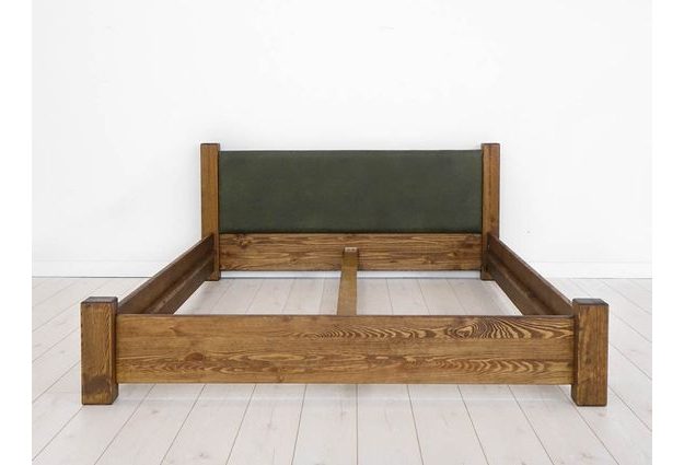 Borovicová postel Ziemowit 180 x 200 cm