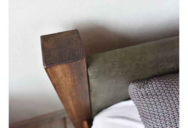 Borovicová postel Ziemowit 140 x 200 cm