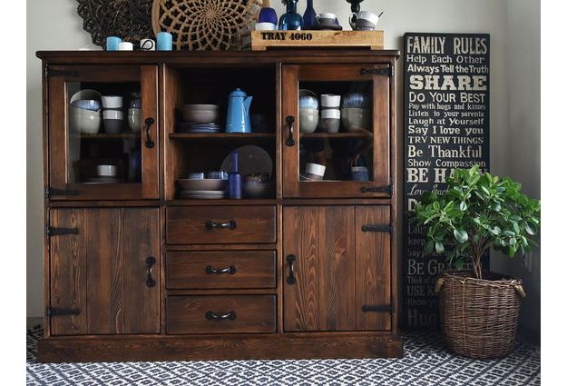 Masivní kredenc Rustyk