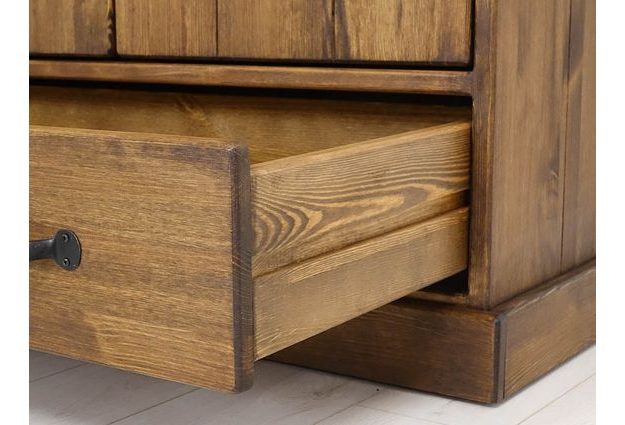 Masivní skříň Rustyk 105 cm