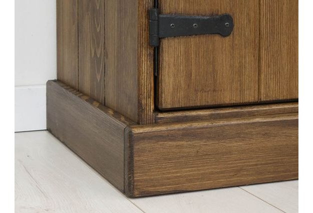 Masivní kredenc Rustyk