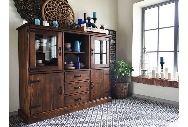 Masivní kredenc Rustyk