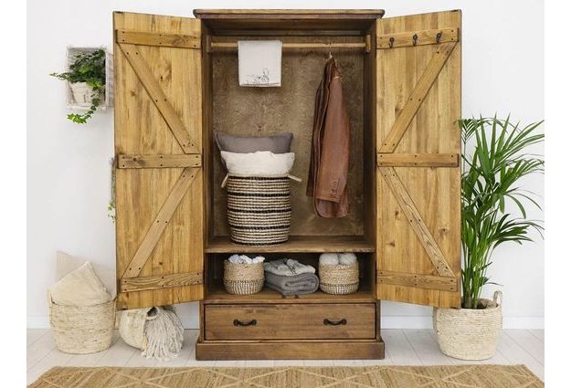 Masivní skříň Rustyk 105 cm