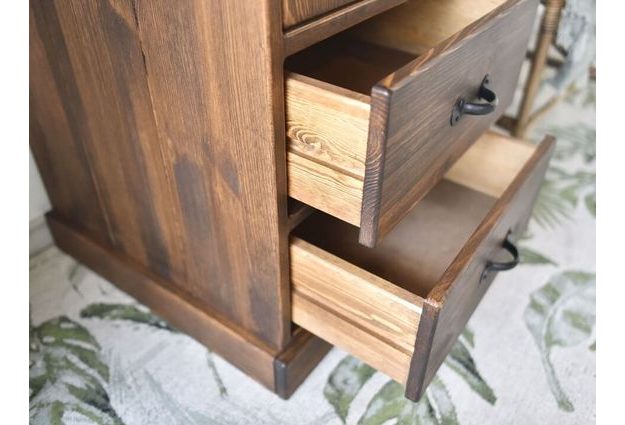 Masivní šatní skříň Rustyk 57 cm