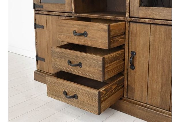 Masivní kredenc Rustyk