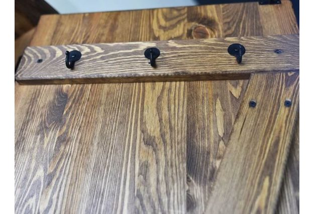 Masivní šatní skříň Rustyk 57 cm