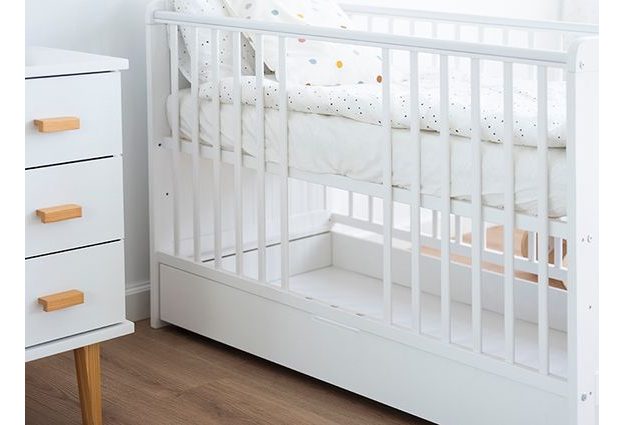 Bílá dětská postýlka Baby Magic 60 x 120 cm