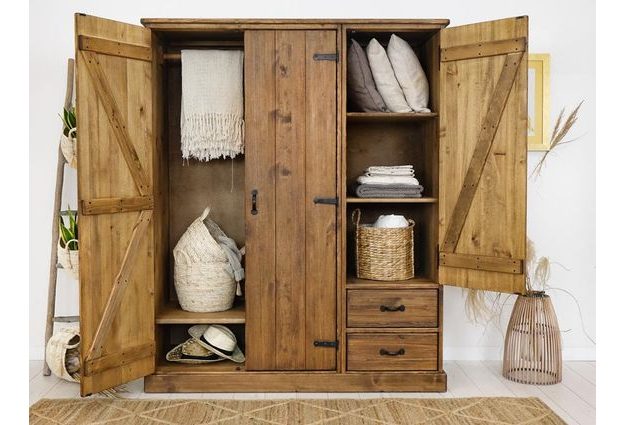 Masivní šatní skříň Rustyk 155 cm