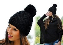 Dámská pletená čepice s bambulí