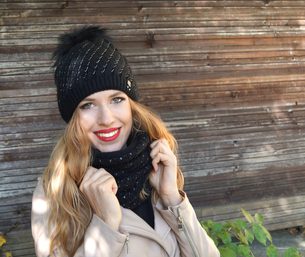 Set pletené čepice s šálou prošívané lesknou nití - black