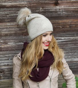 Dámská čepice s lesklým vzorem - Beige & Gold