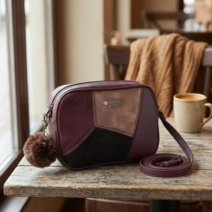 Remonte sešívaná crossbody kabelka s přívěškem vínová/fialová Q0674-35