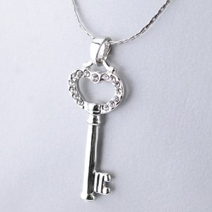 Náhrdelník kľúč s kryštál kamienkami Swarovski