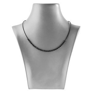 Jednoduchý náhrdelník z drobných rokajlov a brúsených korálikov čierny