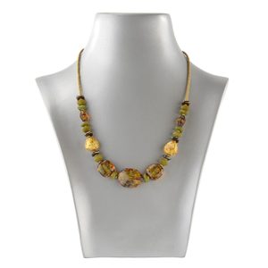 Náhrdelník ze skleněných kamenů a rokajlů medově-zelený