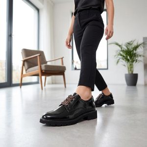 Tamaris lakované polobotky na hrubé podešvi black 1-23649-47