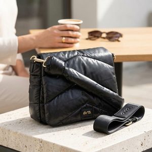 Ara prošívaná kabelka se dvěma popruhy Nele silky schwarz 16-22106-60