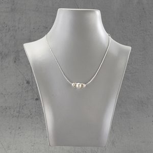 Náhrdelník z drobných rokajlů s perličkami a krystal kameny