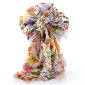 Fraas velký hedvábný šál s motivem zvířat a květin 622009-023