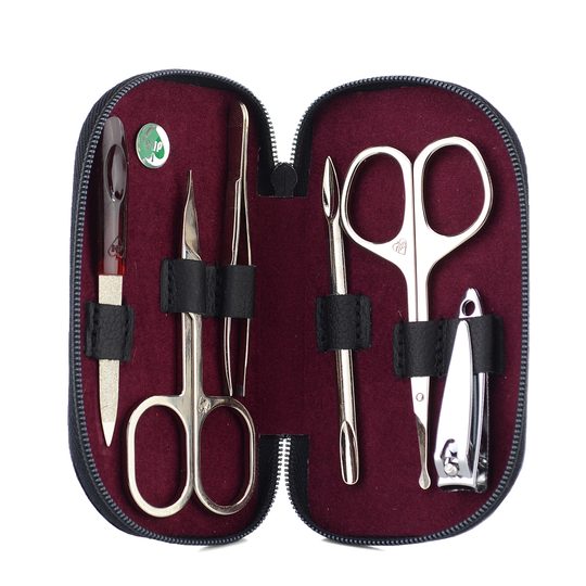 Černá kožená manikúra