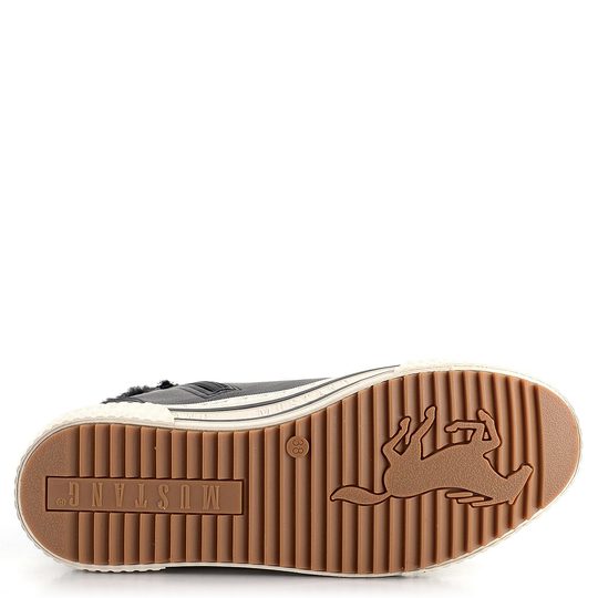 Mustang vyteplený šněrovací kotník na platformě černý 1442-601-009