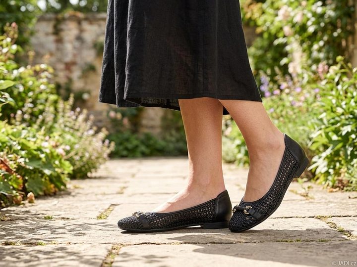 Tamaris baleríny s prerezávaným vzorom Black 1-22138-44