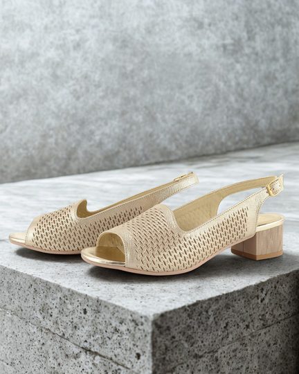 Barton metalické sandály na podpatku světle zlaté 25142